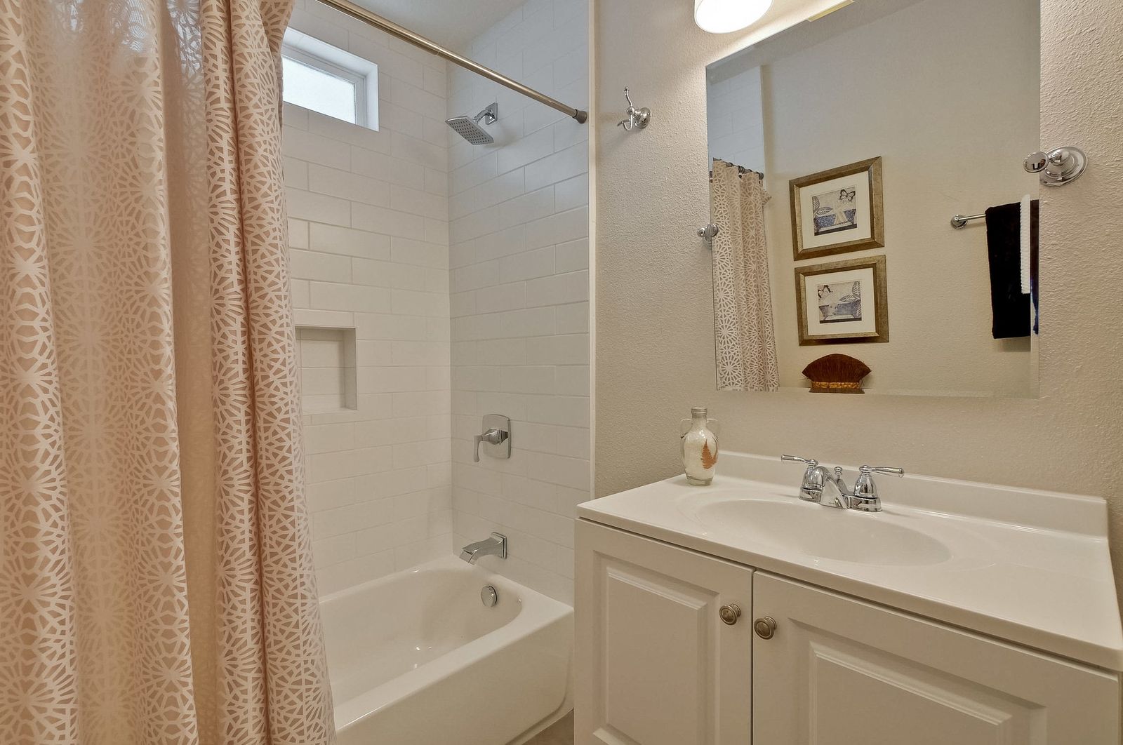 220 Seaside Street-033-54-Bathroom
