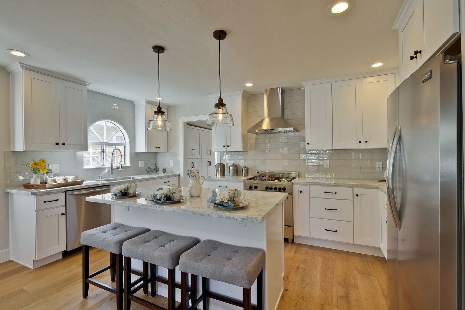 225 Plateau Avenue 012-39-Kitchen