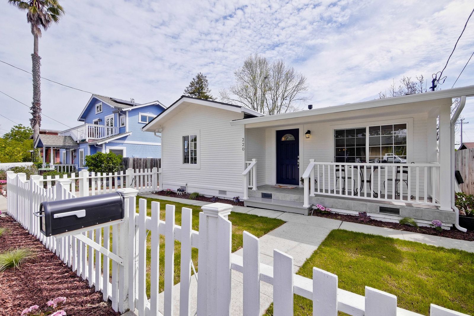 220 Seaside Street-002-3-Front