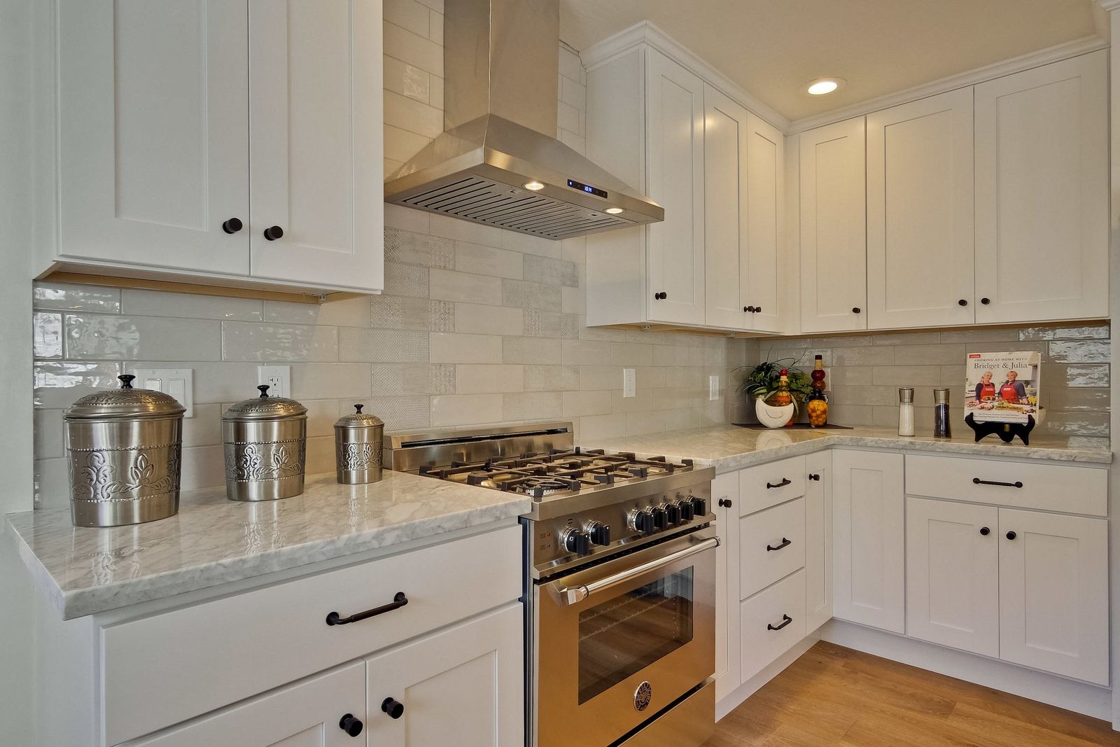 225 Plateau Avenue 015-33-Kitchen
